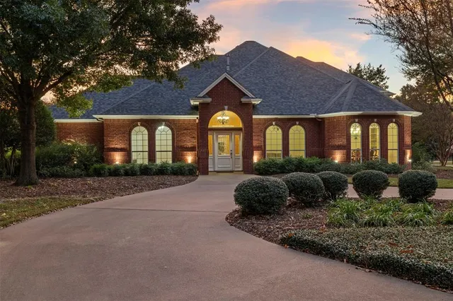 $850,000 | 209 North Creekwood Drive, Mansfield, TX 76063