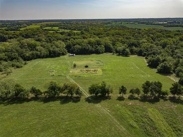 $490,000 | 80 East 1600 Road, Baldwin City, KS 66006