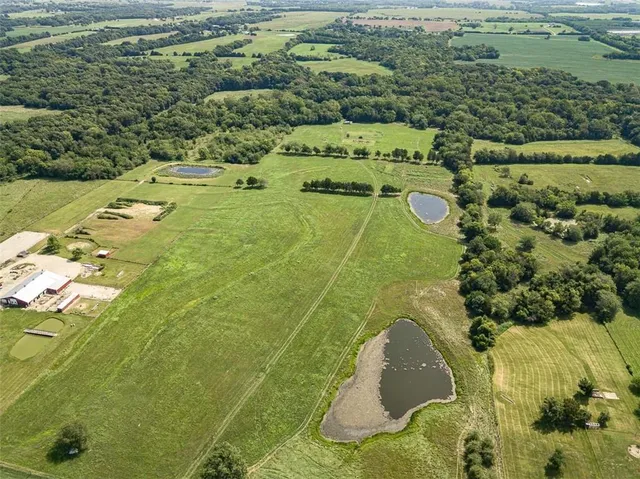 $490,000 | 80 East 1600 Road, Baldwin City, KS 66006