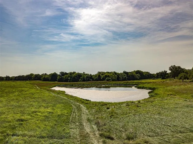 $490,000 | 80 East 1600 Road, Baldwin City, KS 66006