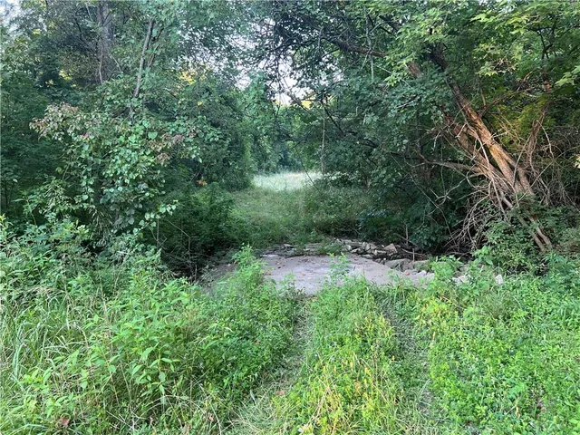 $490,000 | 80 East 1600 Road, Baldwin City, KS 66006