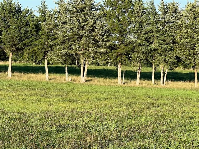 $490,000 | 80 East 1600 Road, Baldwin City, KS 66006