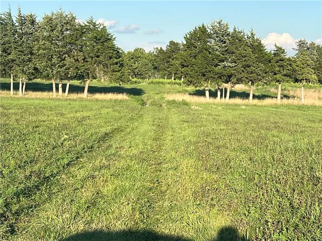 $490,000 | 80 East 1600 Road, Baldwin City, KS 66006