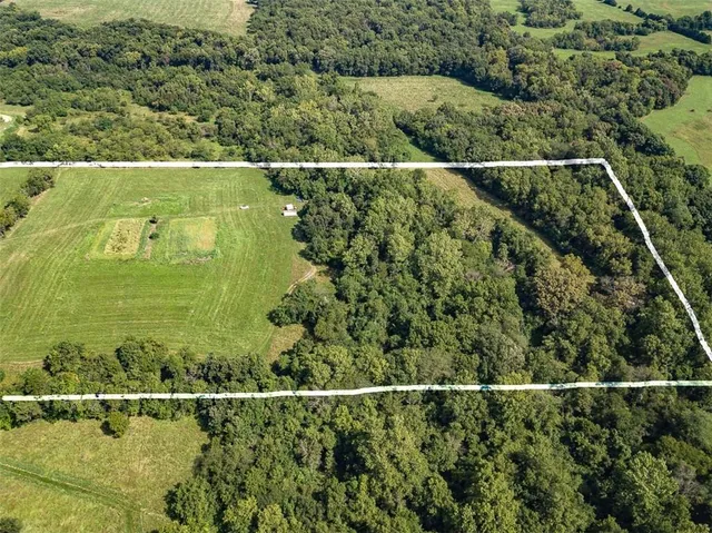 $490,000 | 80 East 1600 Road, Baldwin City, KS 66006