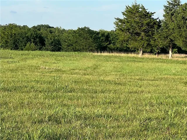 $490,000 | 80 East 1600 Road, Baldwin City, KS 66006