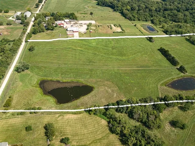 $490,000 | 80 East 1600 Road, Baldwin City, KS 66006