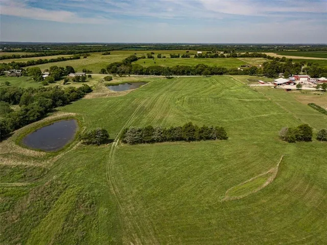 $490,000 | 80 East 1600 Road, Baldwin City, KS 66006