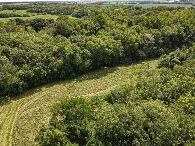 $490,000 | 80 East 1600 Road, Baldwin City, KS 66006