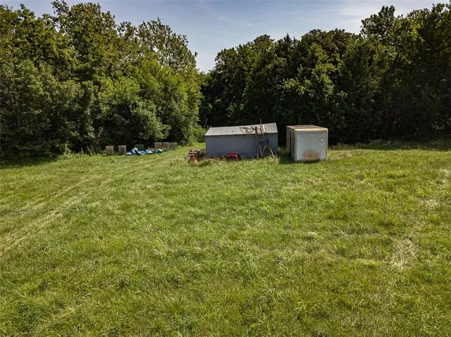 $490,000 | 80 East 1600 Road, Baldwin City, KS 66006