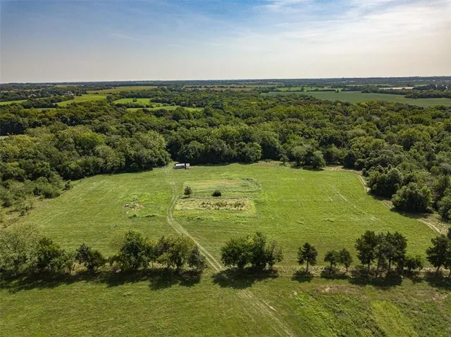 $490,000 | 80 East 1600 Road, Baldwin City, KS 66006