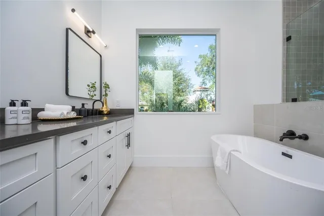 $1,749,000 | 2446 Floyd Street, Sarasota, FL 34239