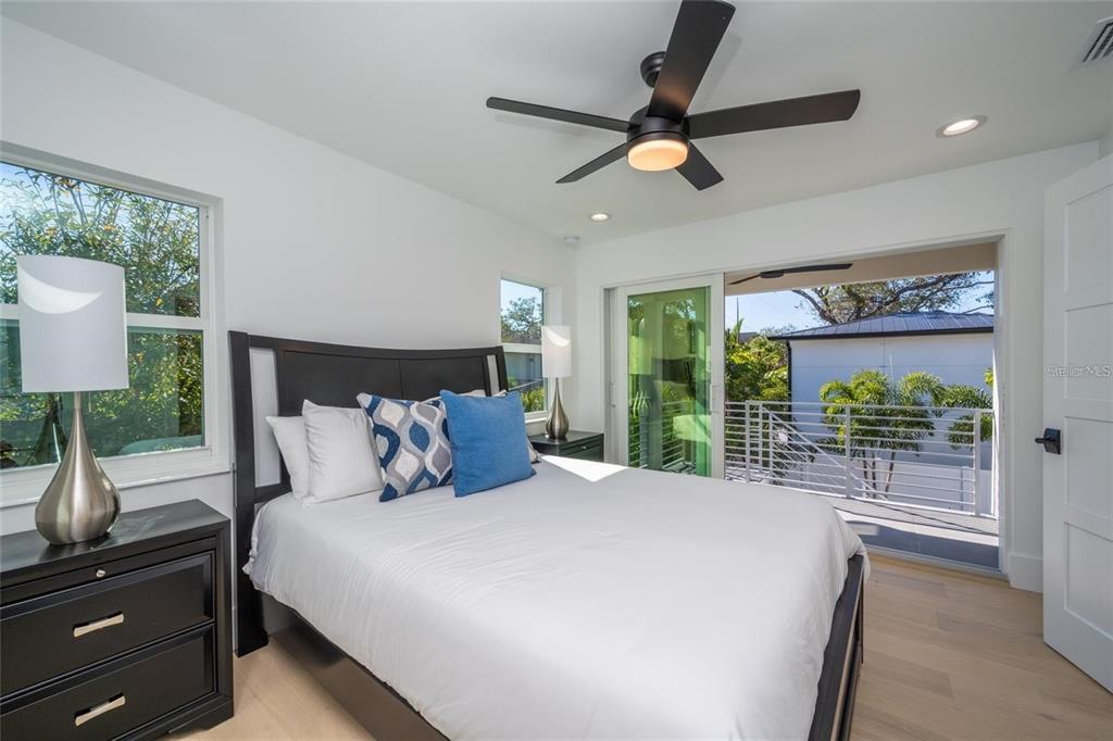 2446 Floyd Street Sarasota, FL 34239 - Photo 67 of 70