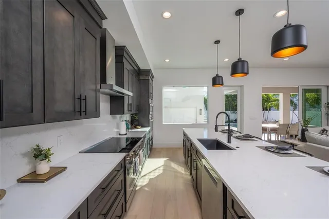 $1,749,000 | 2446 Floyd Street, Sarasota, FL 34239