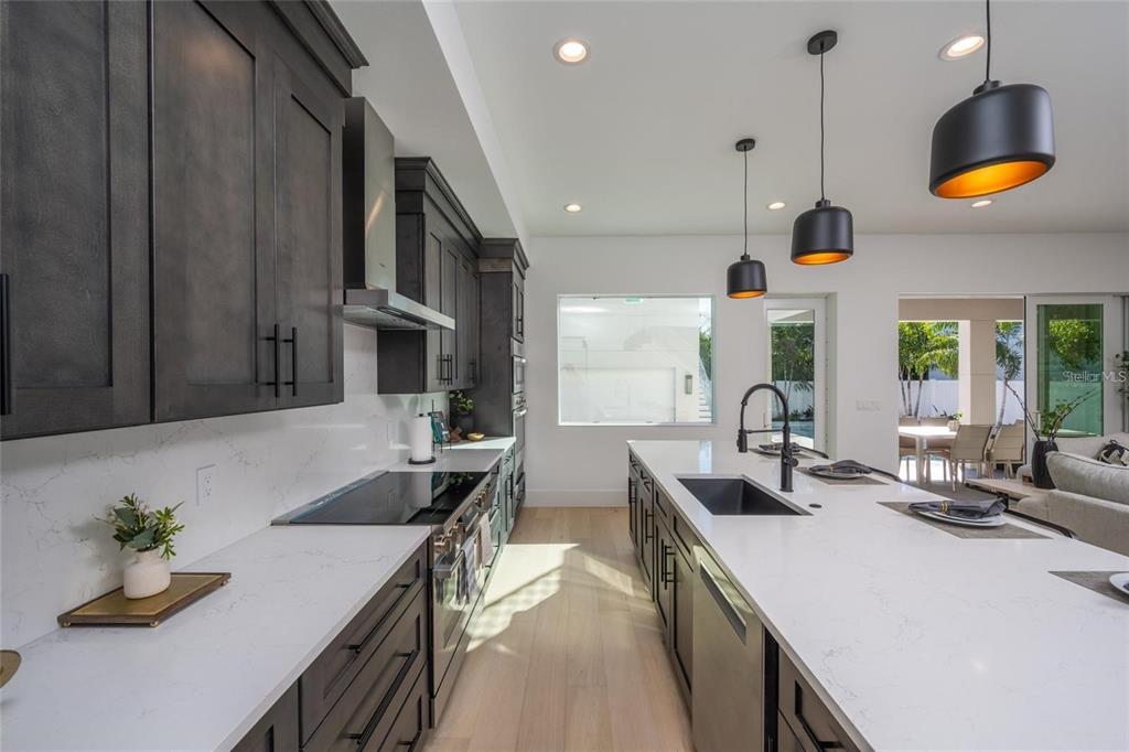 2446 Floyd Street Sarasota, FL 34239 - Photo 9 of 70