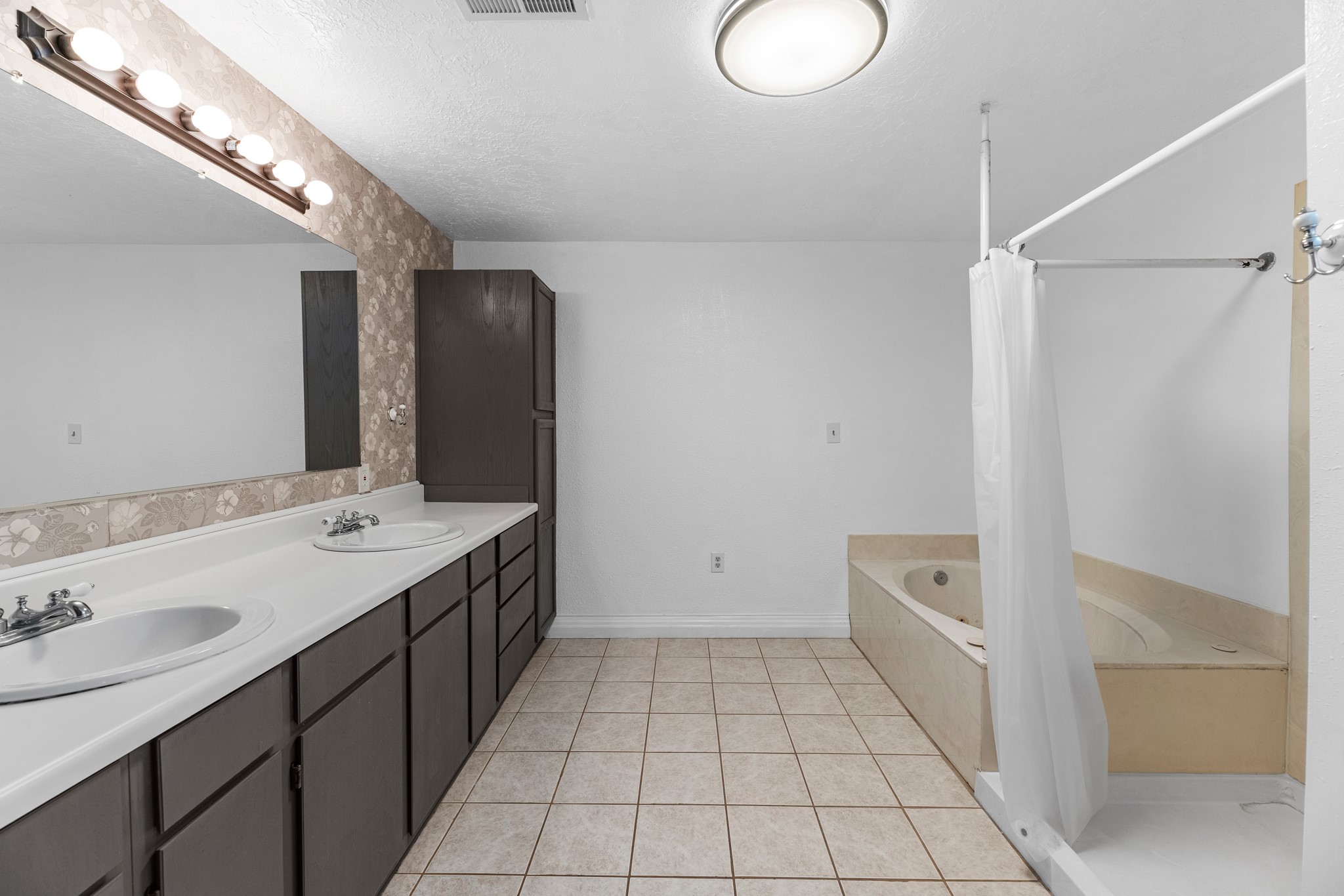 16511 Edgefield Lane Conroe, TX 77302 - Photo 14 of 42 a bathroom with a sink a toilet and mirror