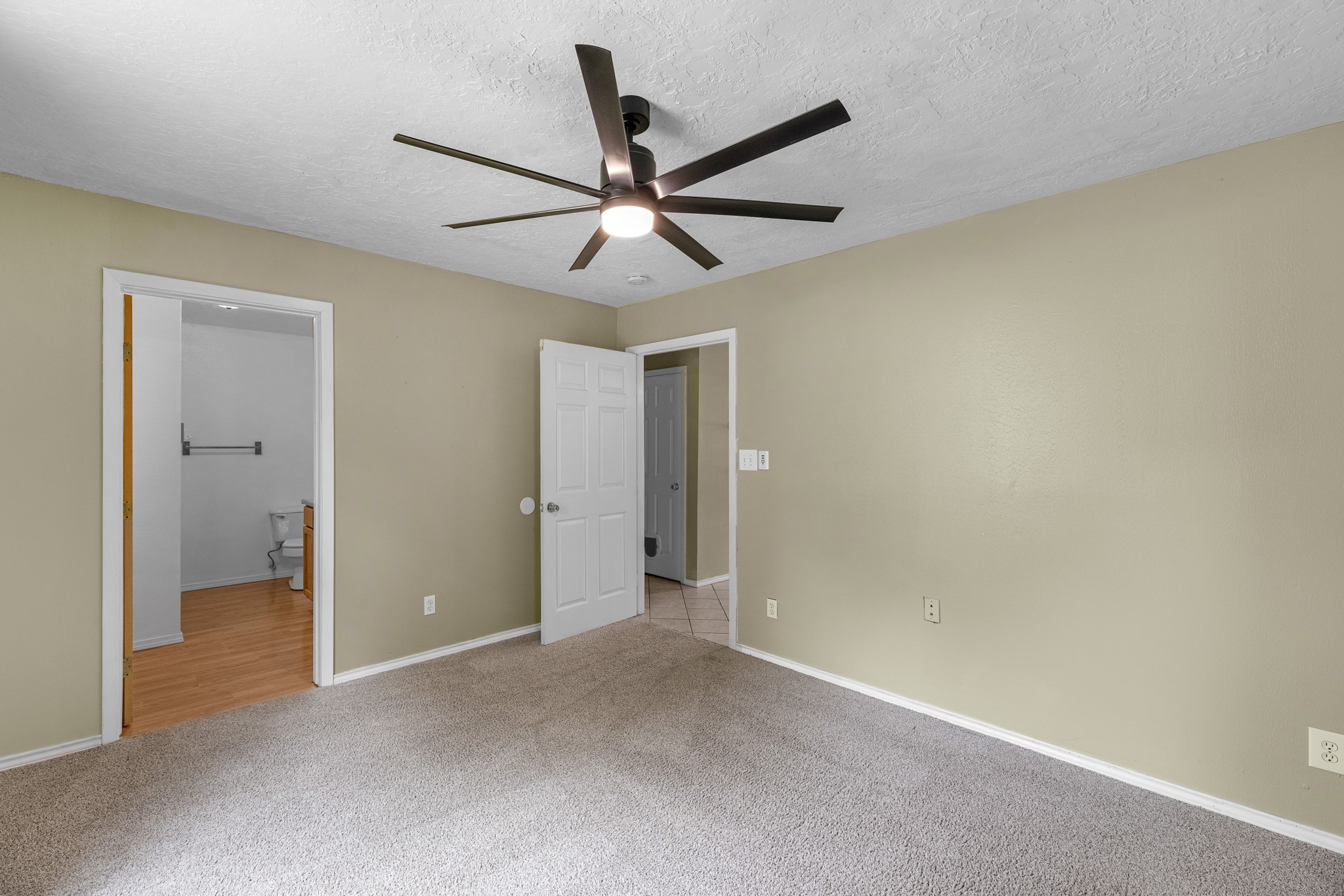 16511 Edgefield Lane Conroe, TX 77302 - Photo 22 of 42 a view of a livingroom with a ceiling fan and a ceiling fan