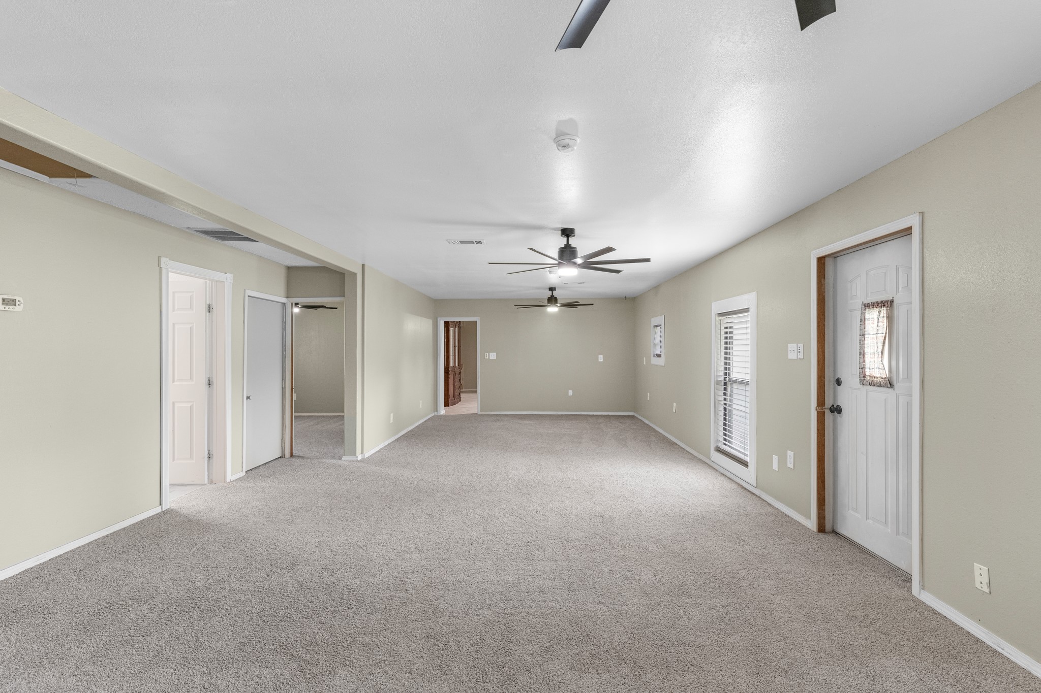 16511 Edgefield Lane Conroe, TX 77302 - Photo 25 of 42 en view interior of a house