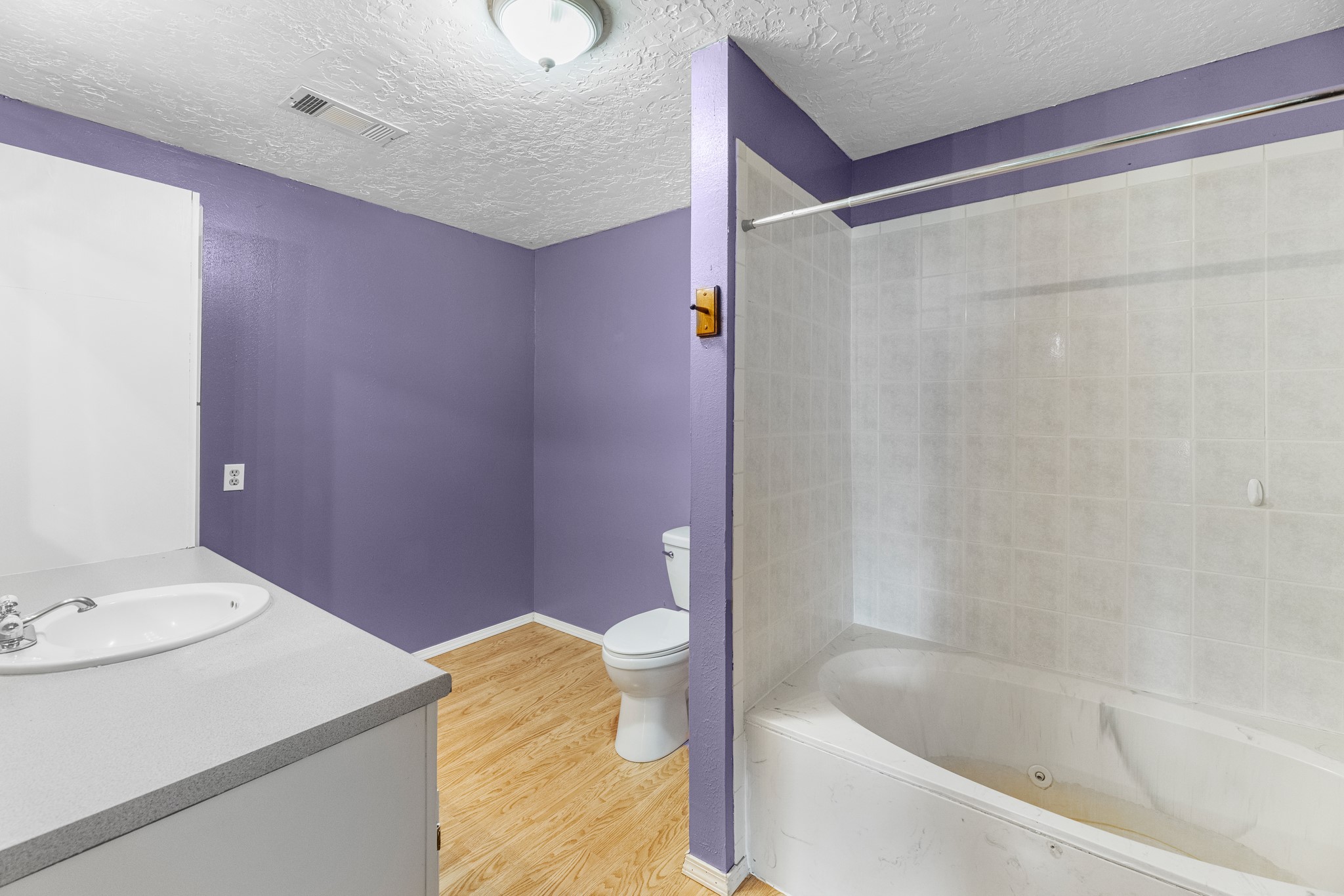 16511 Edgefield Lane Conroe, TX 77302 - Photo 5 of 42 a bathroom with a sink and a bathtub