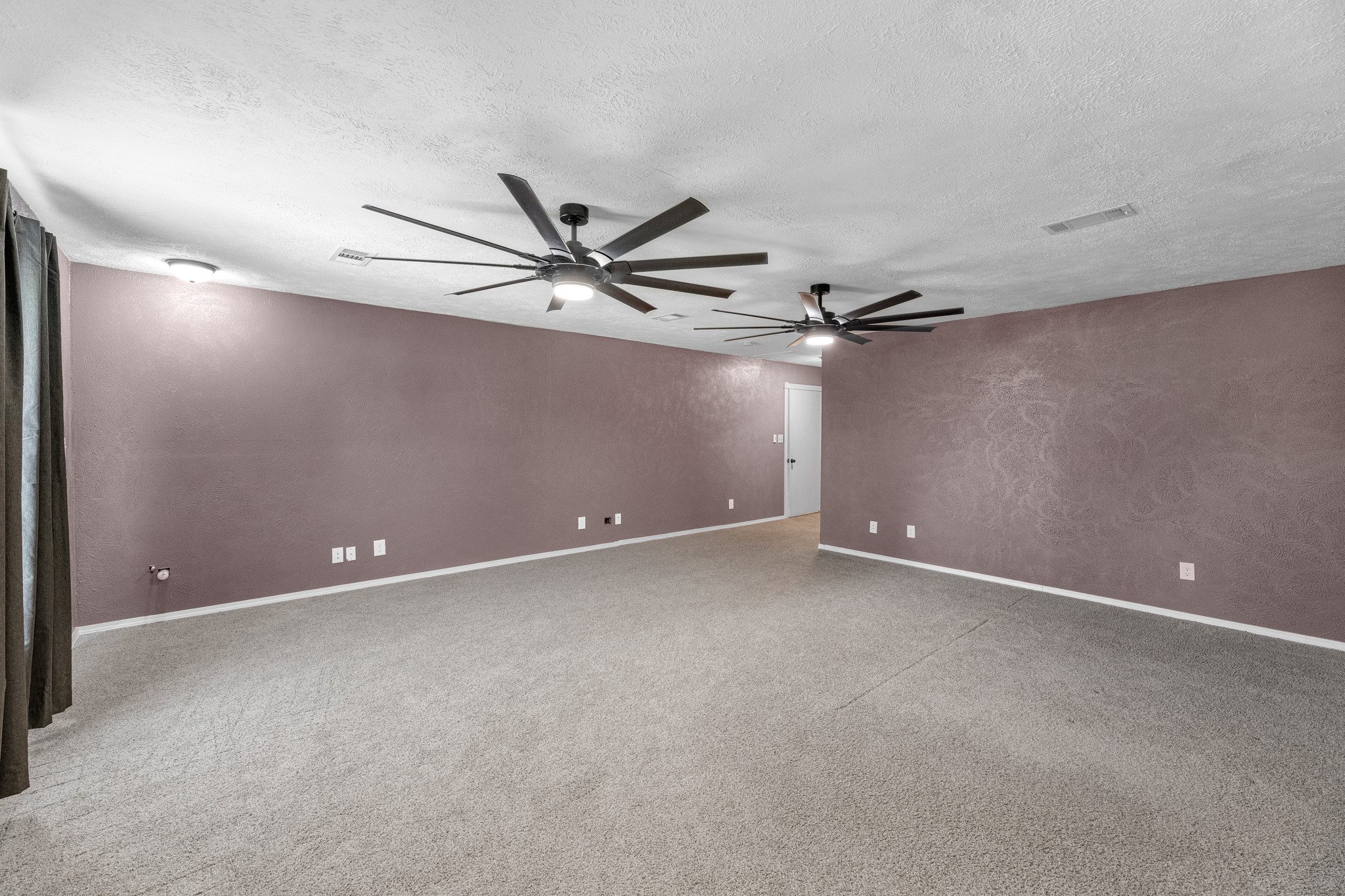 16511 Edgefield Lane Conroe, TX 77302 - Photo 10 of 42 an empty room with a ceiling fan and a window