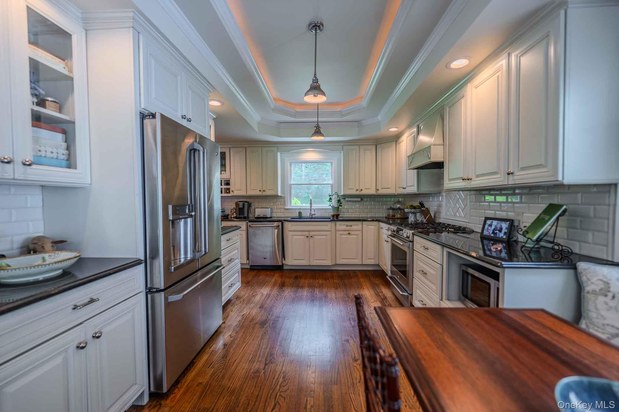 169 Turkey Lane Cold Spring Harbor, NY 11724 - Photo 5 of 32