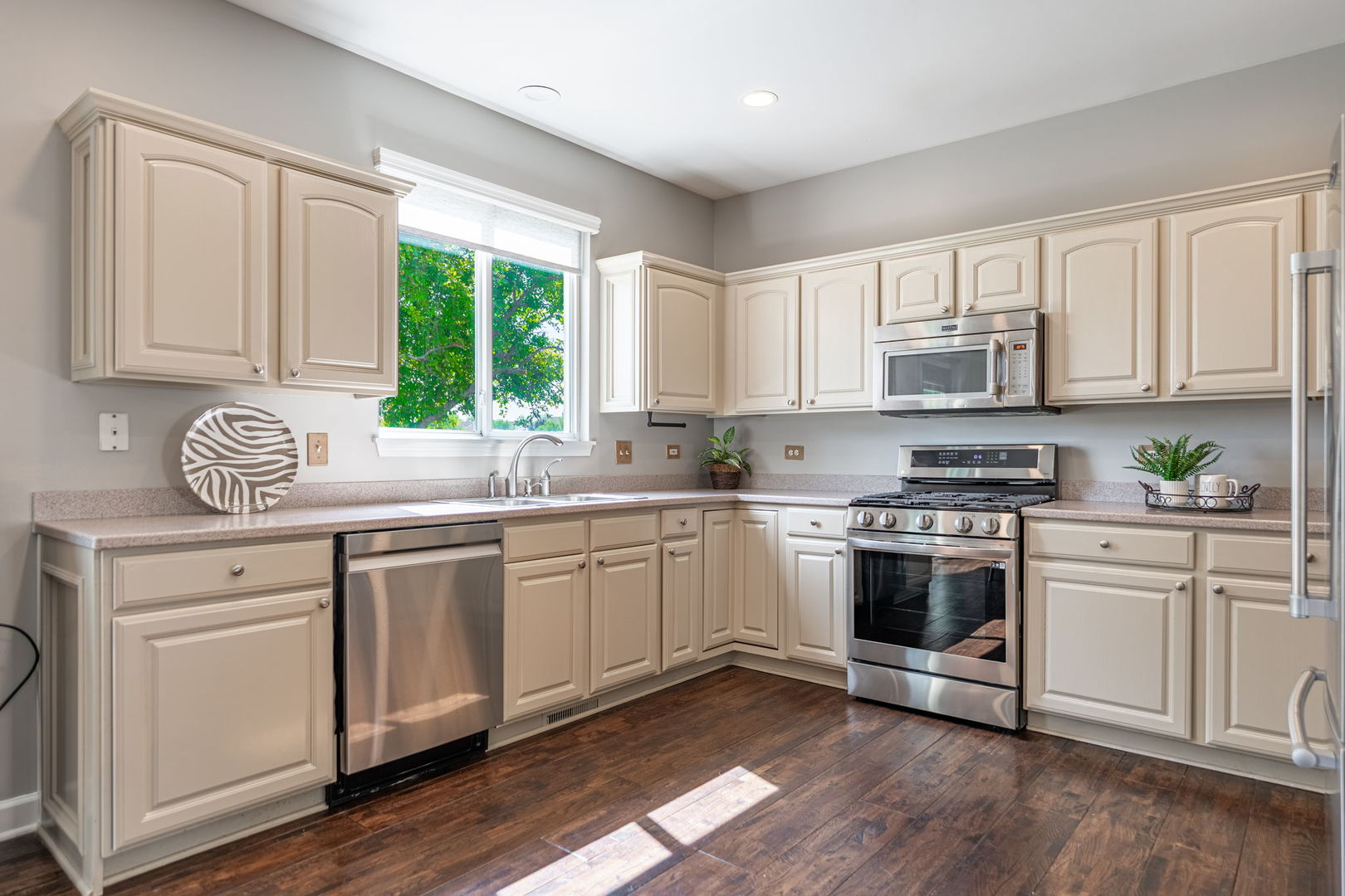9890 Riverside Drive Huntley, IL 60142 - Photo 3 of 37 Gallery Image 3