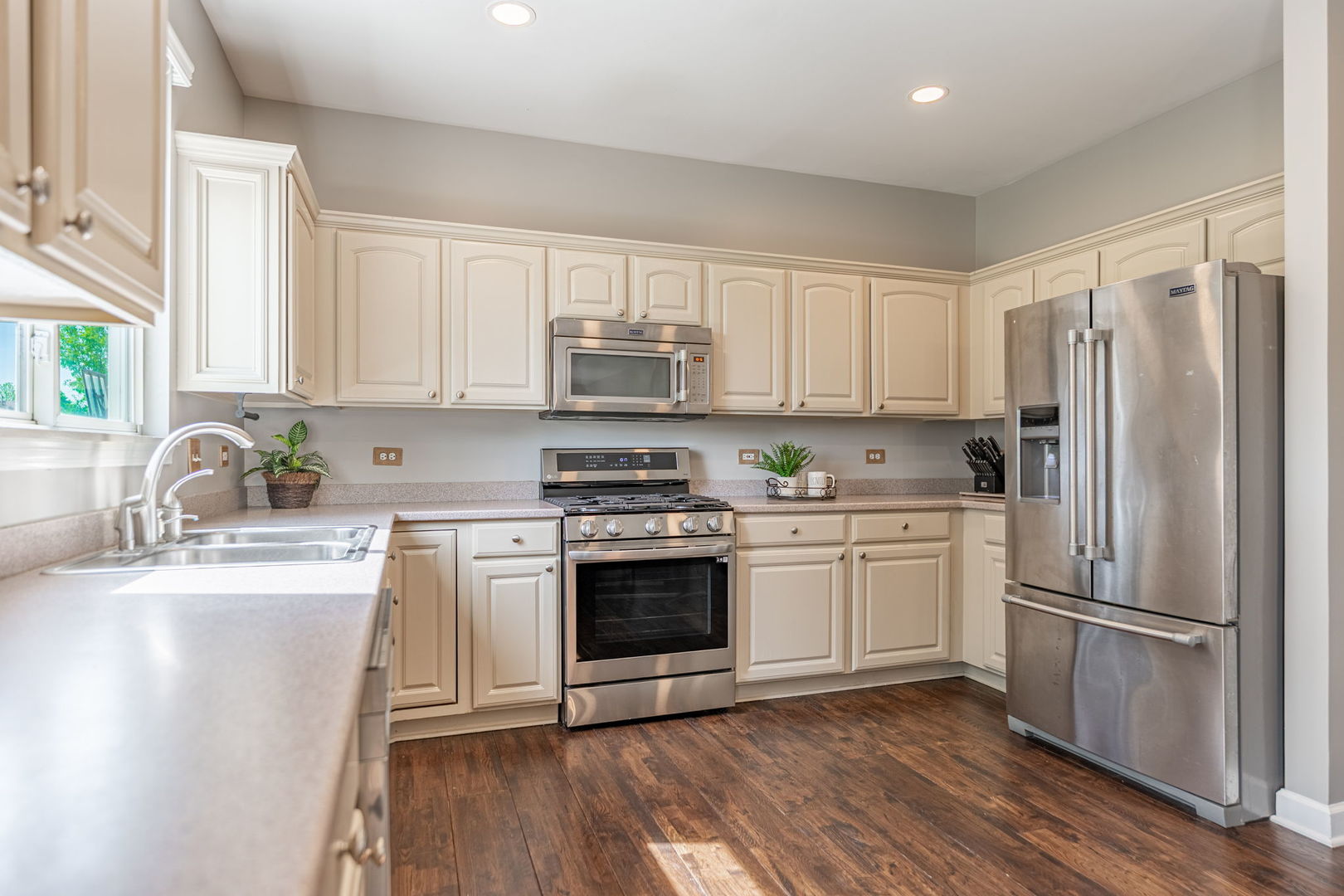 9890 Riverside Drive Huntley, IL 60142 - Photo 6 of 37 Gallery Image 6