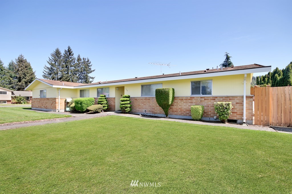 220 R Street Northeast Auburn, WA 98002 - Photo 2 of 24