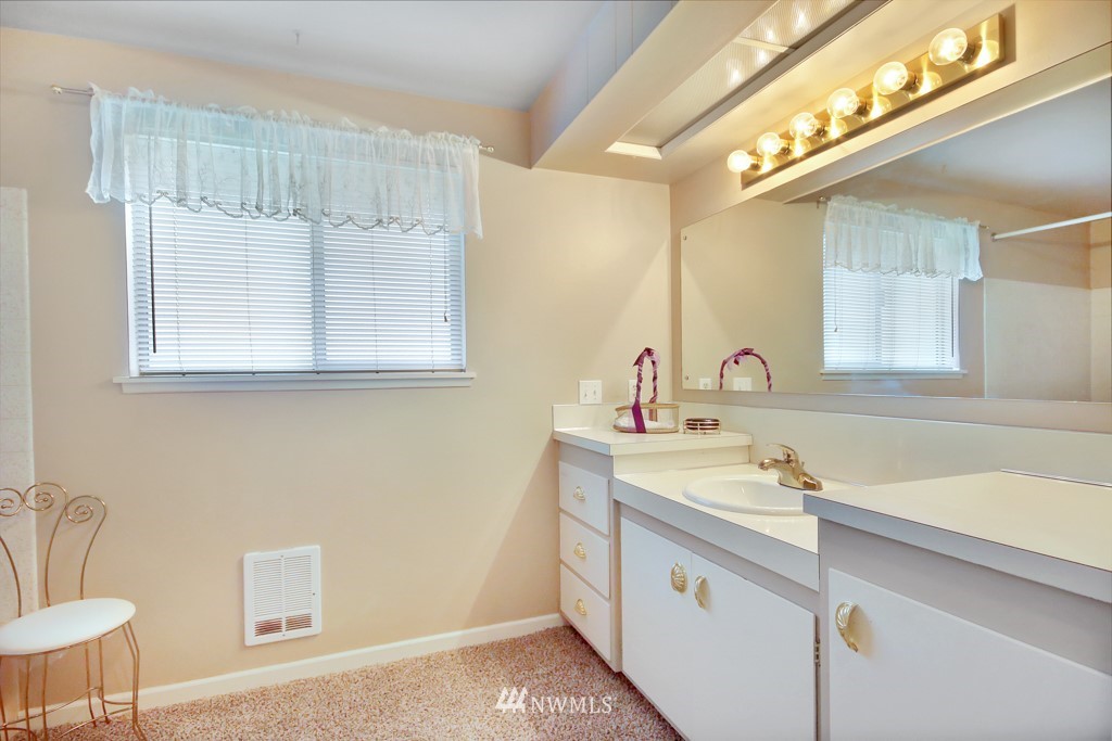 220 R Street Northeast Auburn, WA 98002 - Photo 17 of 24