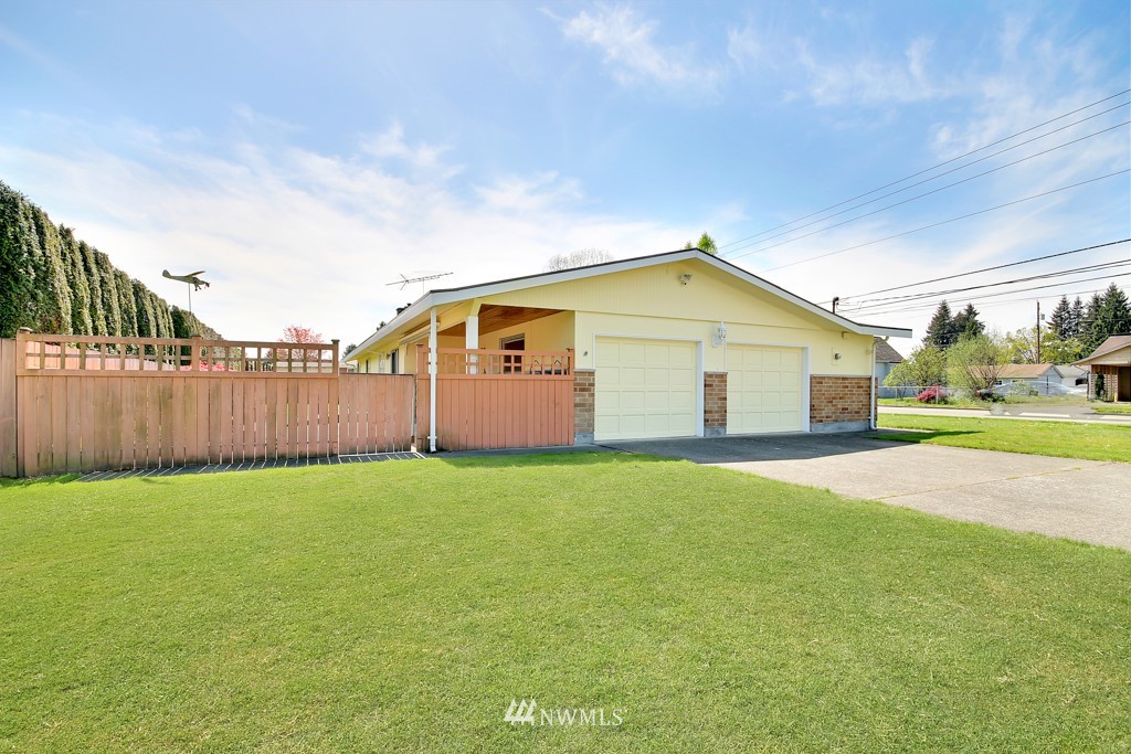220 R Street Northeast Auburn, WA 98002 - Photo 4 of 24