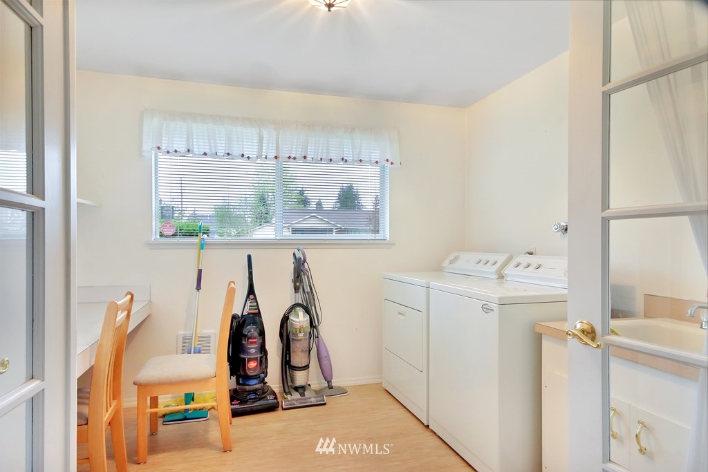 220 R Street Northeast Auburn, WA 98002 - Photo 9 of 24