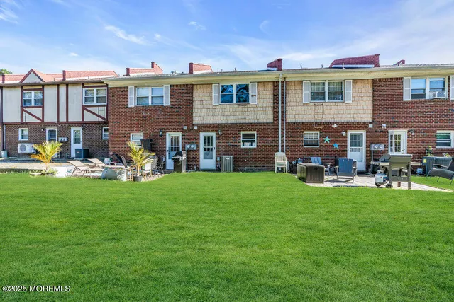 $345,000 | 131 Briar Mills Drive, Brick, NJ 08724