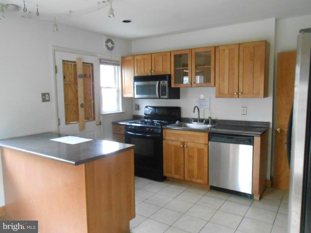 4450 Fenor Road Baltimore, MD 21227 - Photo 2 of 14 Kitchen