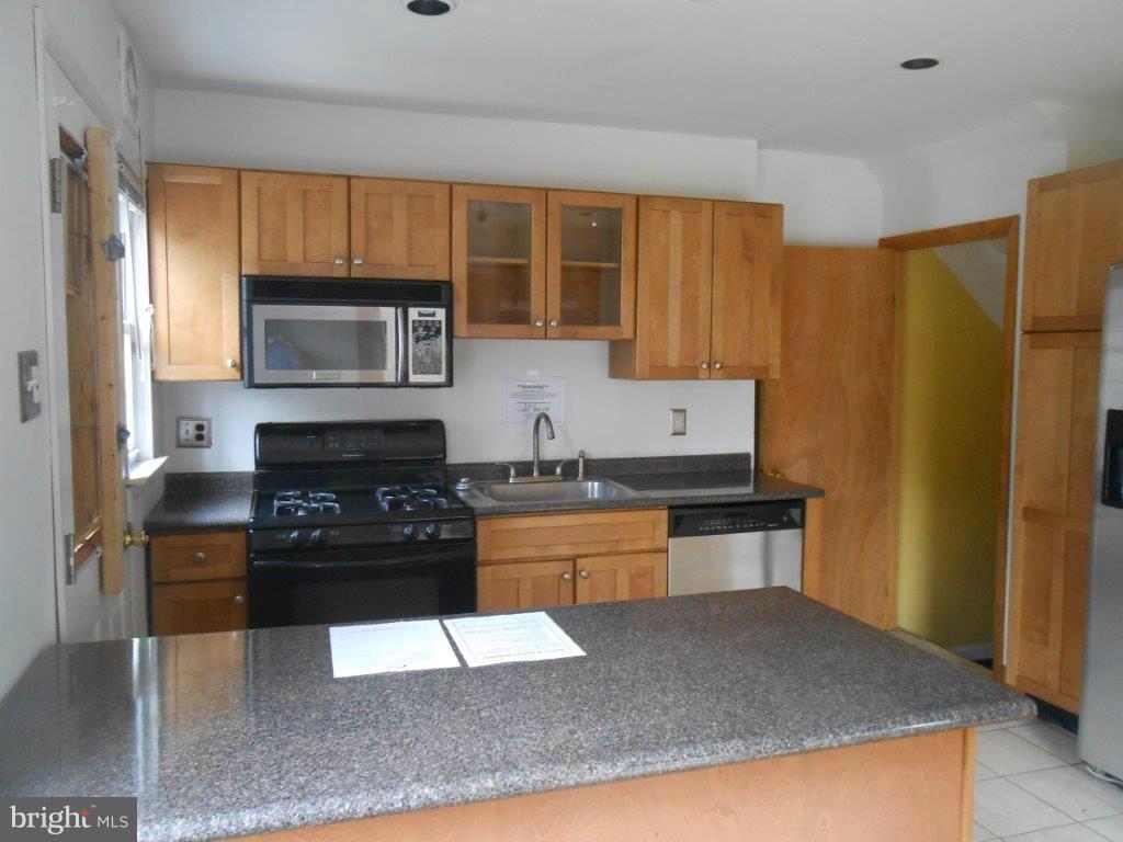 4450 Fenor Road Baltimore, MD 21227 - Photo 3 of 14 Kitchen