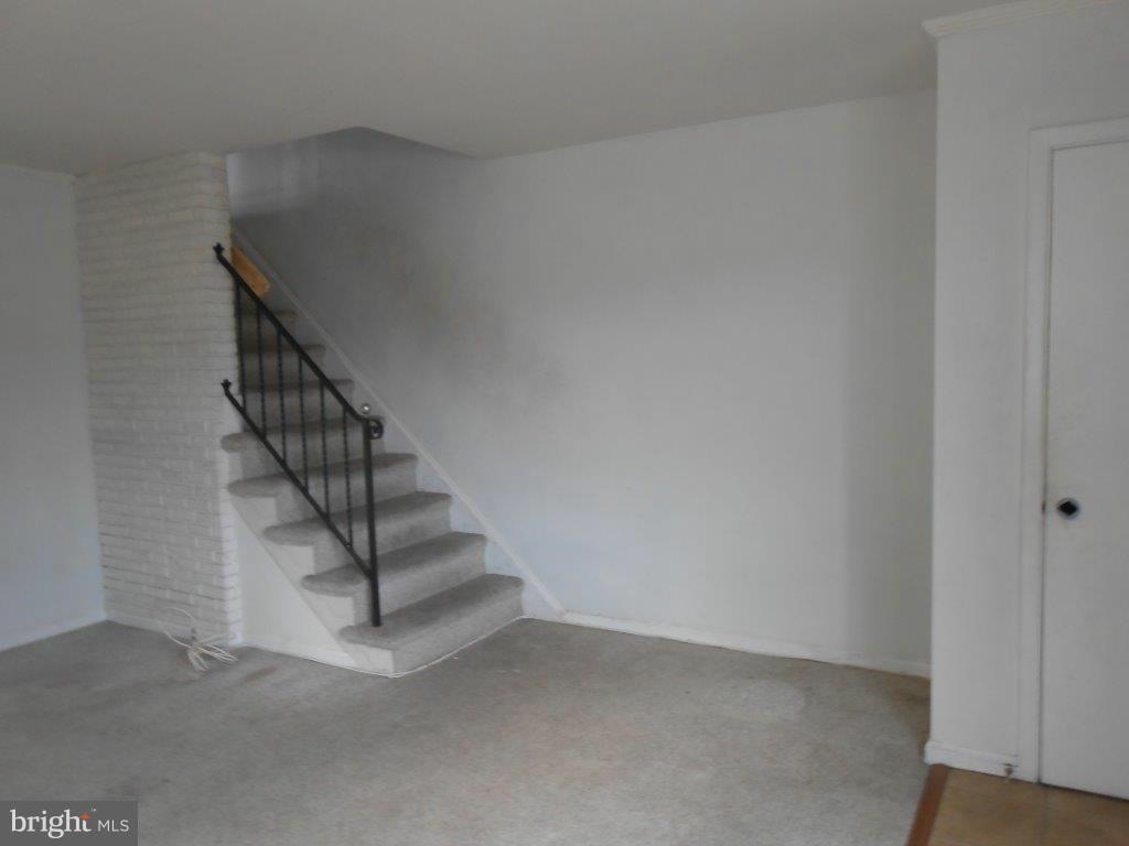 4450 Fenor Road Baltimore, MD 21227 - Photo 8 of 14 Living Room