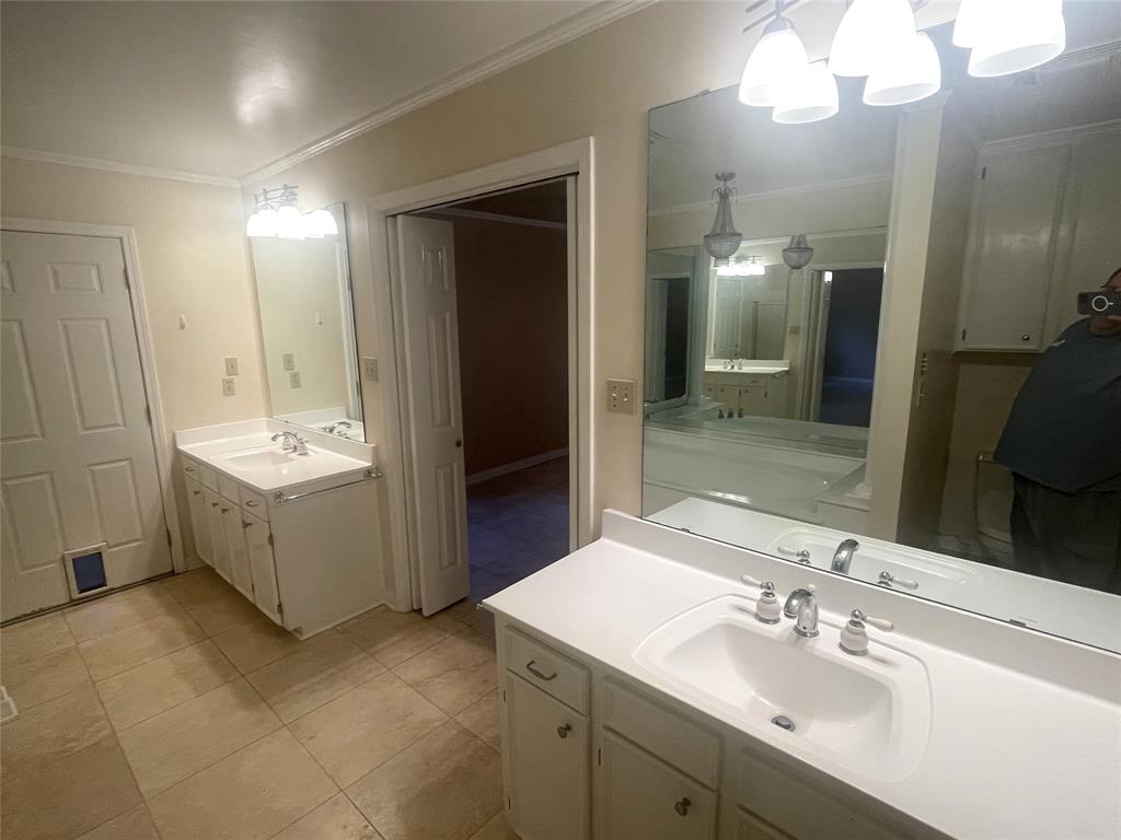720 Coachlight Road Shreveport, LA 71106 - Photo 17 of 22 a bathroom with a sink double vanity and a mirror