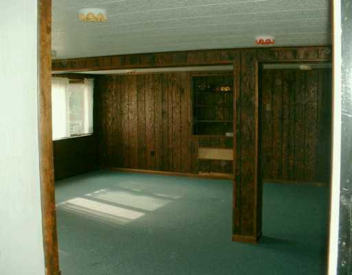 2502 Ridge Road Elizabeth, PA 15037 - Photo 2 of 5 Den/Family/Great Room.