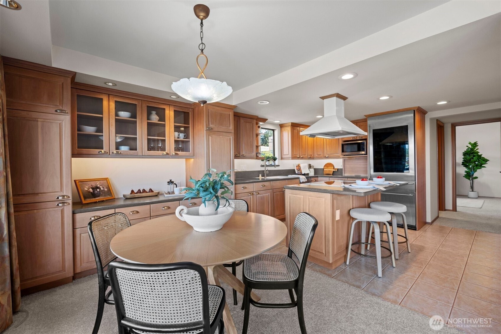 655 Main Street, Unit 305 Edmonds, WA 98020 - Photo 9 of 37