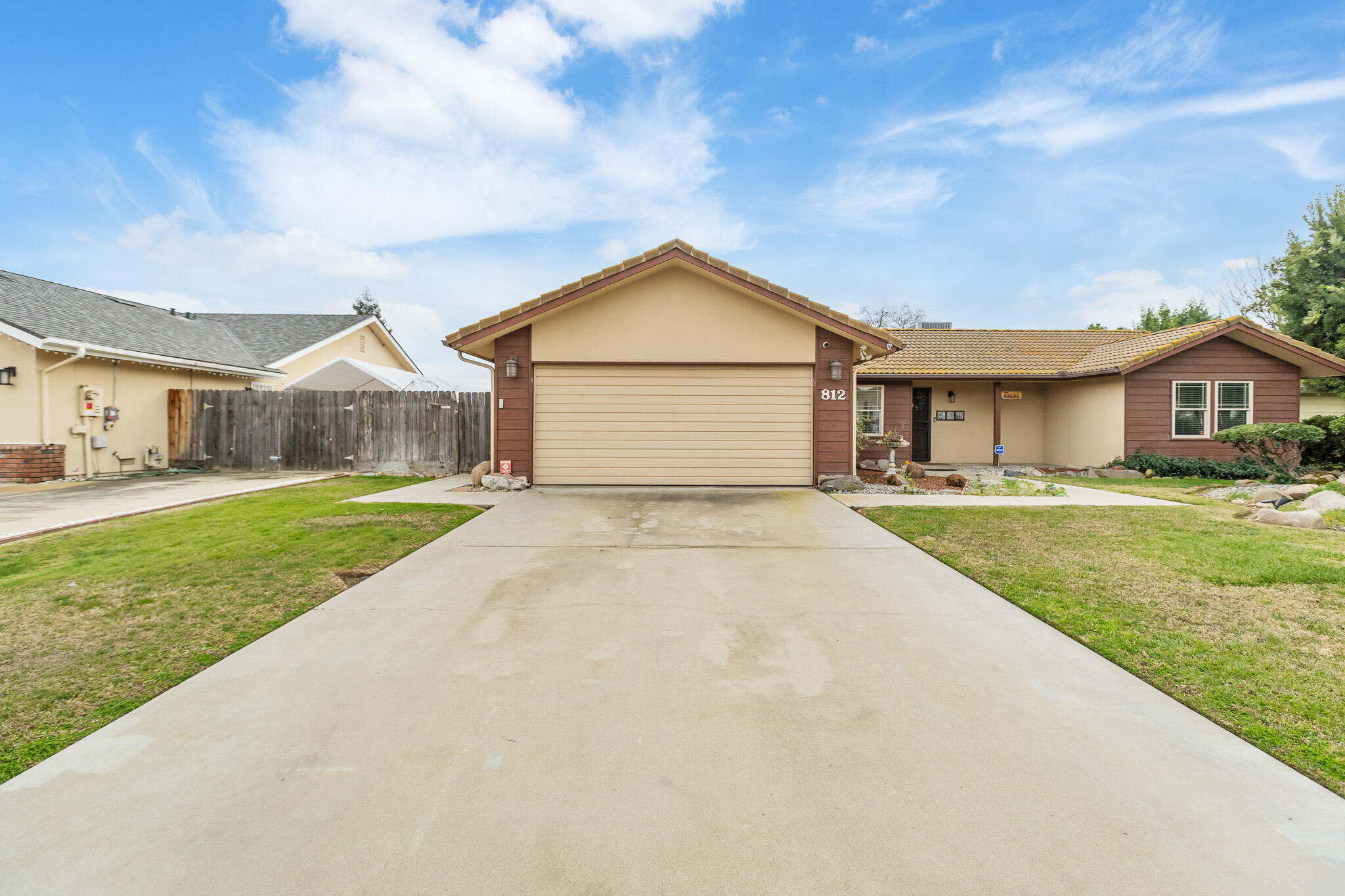812 Woods Place Exeter, CA 93221 - Photo 46 of 47 5 Driveway