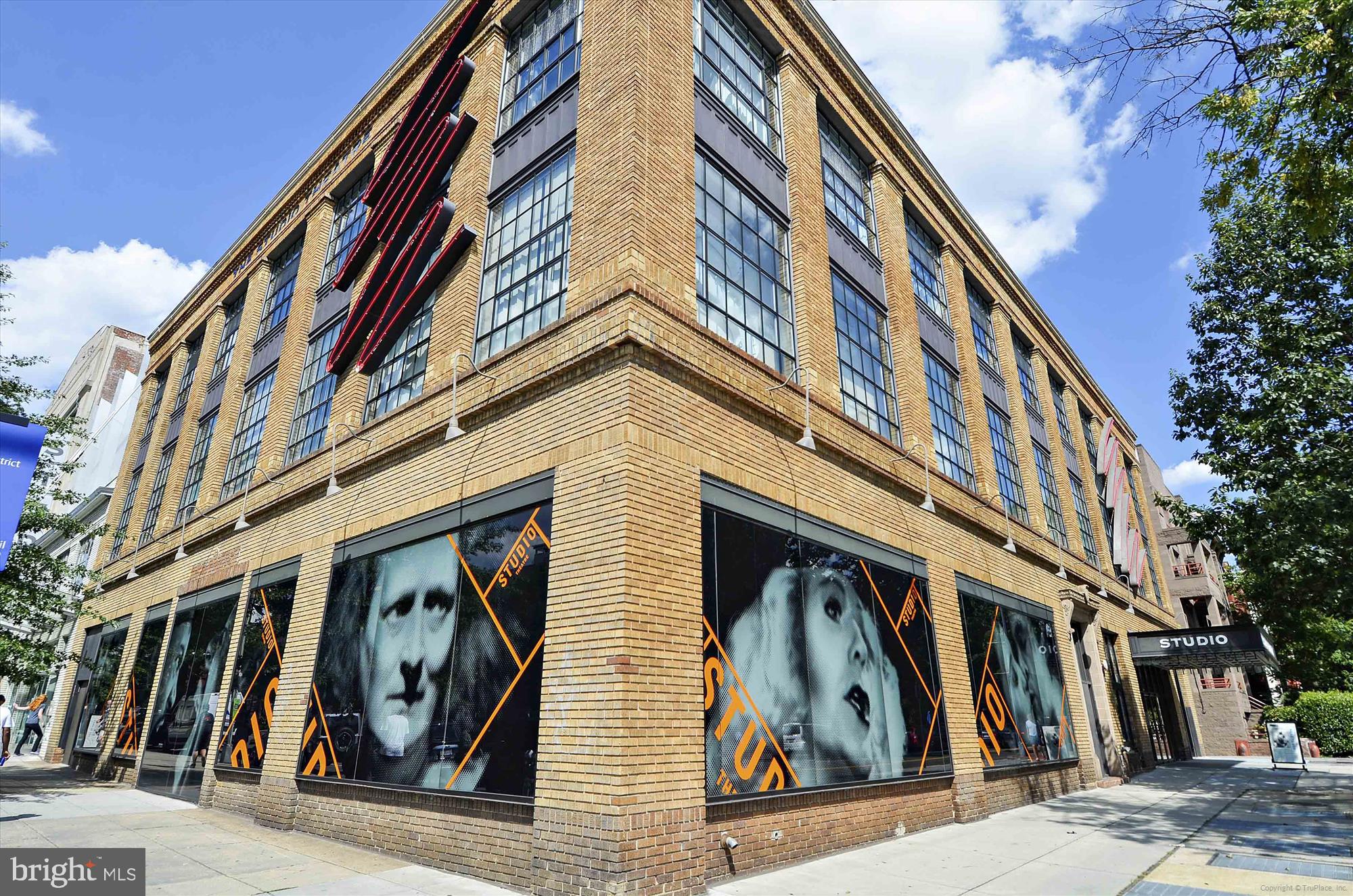 1515 15th Street Northwest, Unit 406A Washington, DC 20005 - Photo 23 of 26 a front view of a building