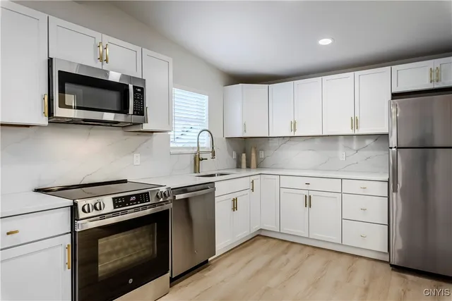 $2,500 | 1104 Main Street, Unit PH1, Vienna, NY 13157