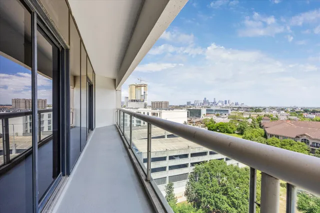 $329,650 | 1701 Hermann Drive, Unit 9A, Houston, TX 77004