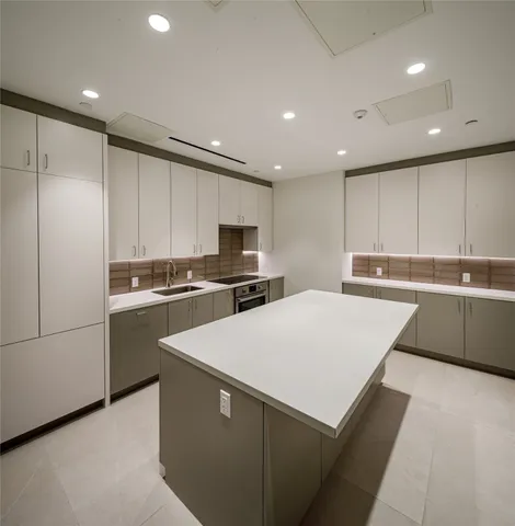 $329,650 | 1701 Hermann Drive, Unit 9A, Houston, TX 77004