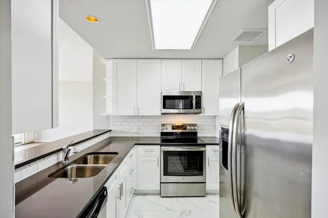 $329,650 | 1701 Hermann Drive, Unit 9A, Houston, TX 77004