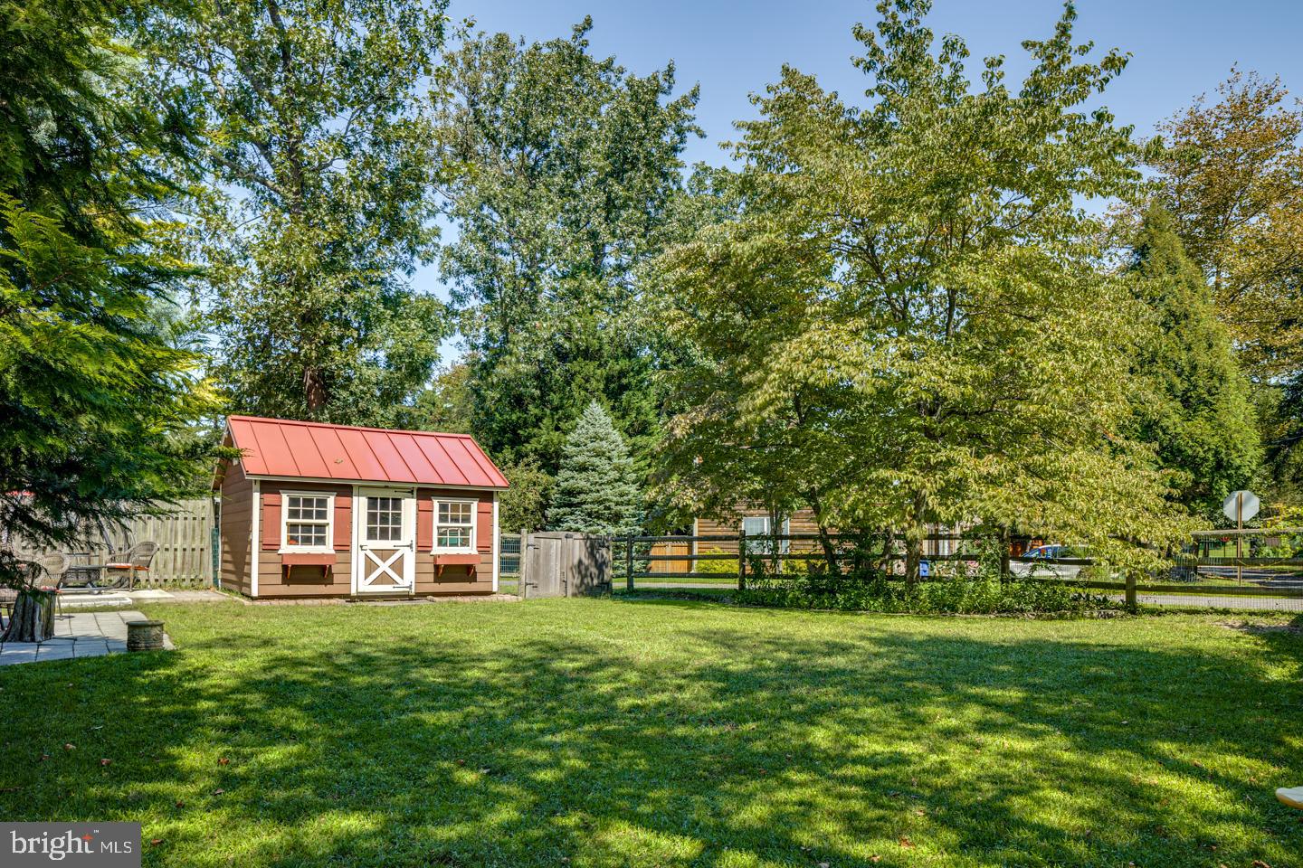 221 Hunters Road Medford Lakes, NJ 08055 - Photo 22 of 30 Fenced backyard with shed