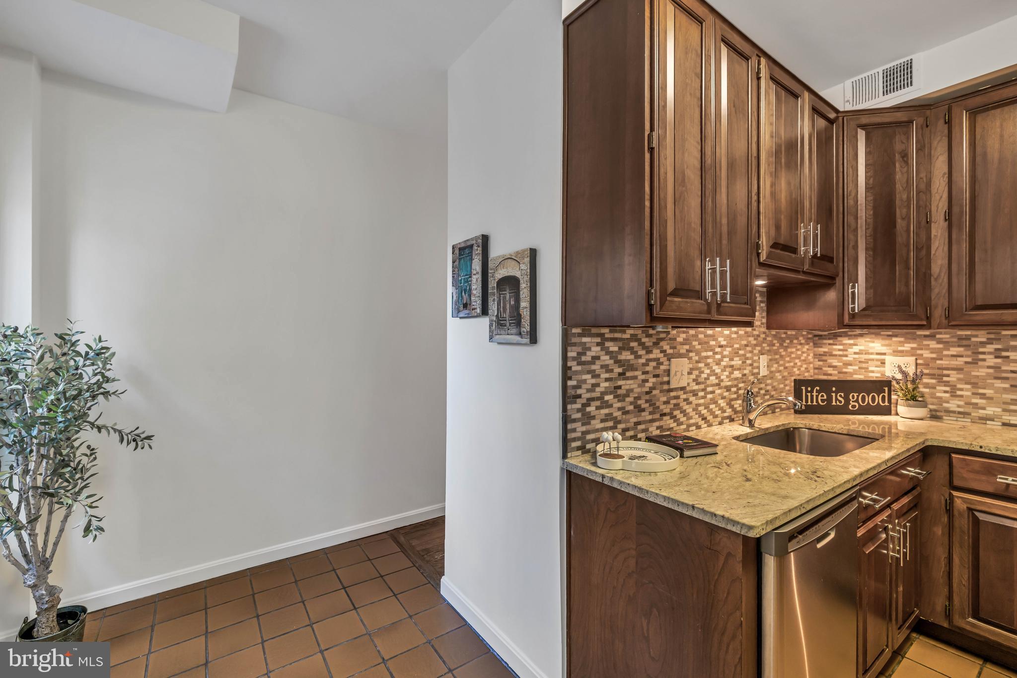 517 F Street Northeast Washington, DC 20002 - Photo 21 of 42 Kitchen