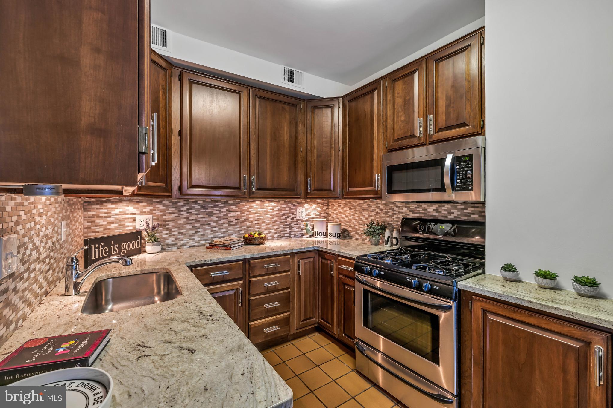 517 F Street Northeast Washington, DC 20002 - Photo 22 of 42 Kitchen