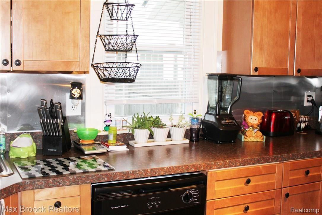 5 Kitchen 2.jpg