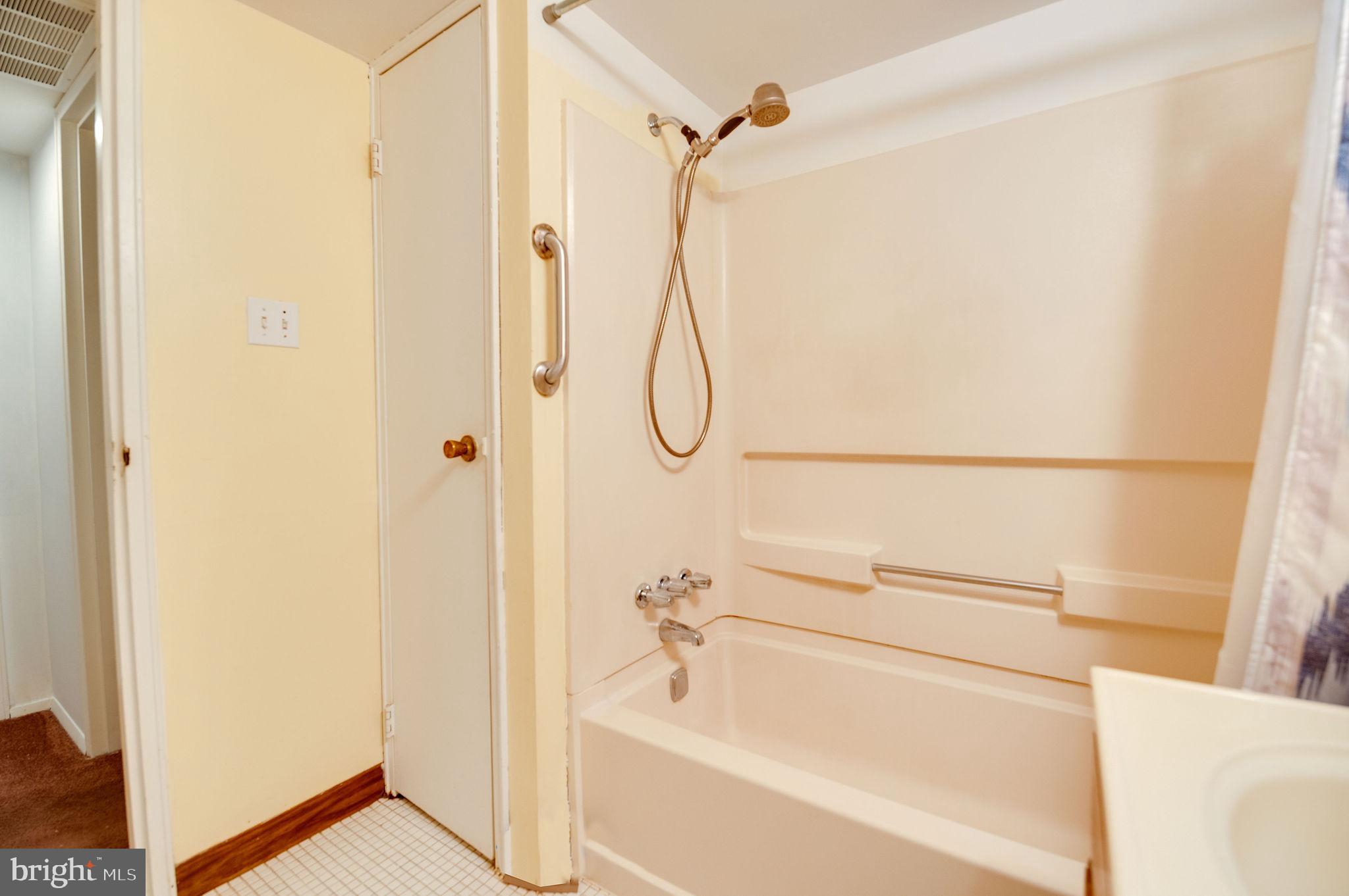 810 North Forklanding Road, Unit 319 Maple Shade, NJ 08052 - Photo 8 of 16
