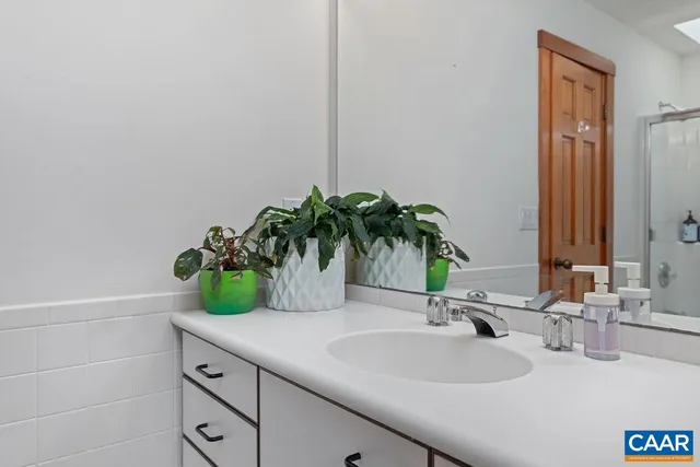 $810,000 | 284 Shingle Oak Lane, Nellysford, VA 22958