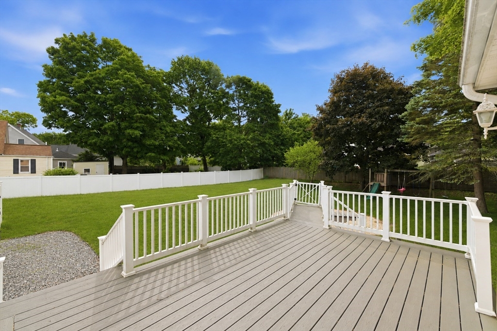 16 Elm Street Reading, MA 01867 - Photo 9 of 42
